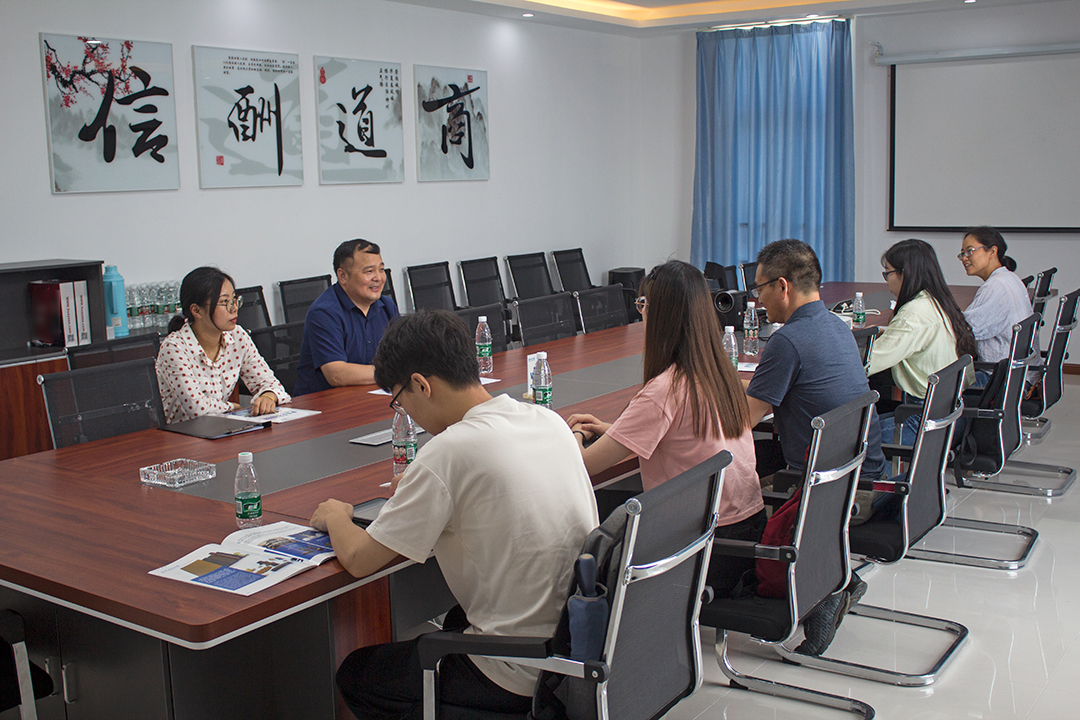 南京航空航天大學張教授一行調(diào)研南京首塑 南京航空航天大學張教授一行調(diào)研南京首塑